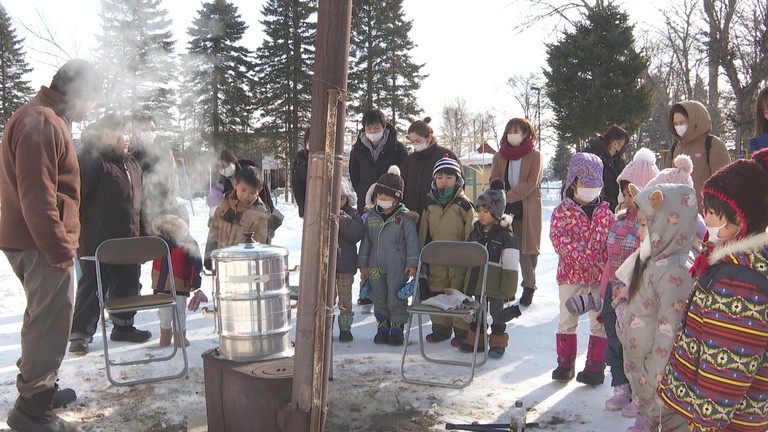 柏林台カトリック幼稚園の「親子もちつき」