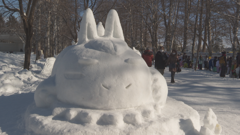 市民氷雪像コンクールで雪像作りに挑戦！