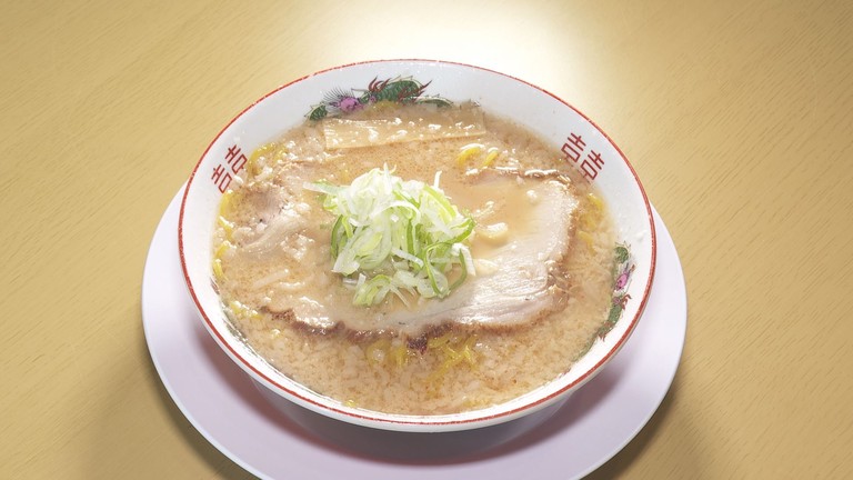 今年の3月にオープンした麵屋８７